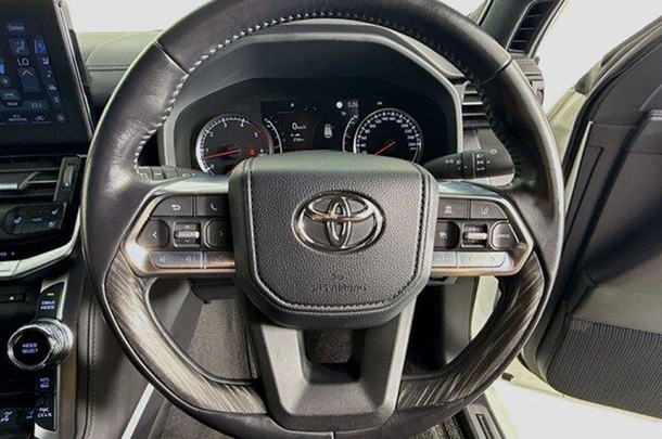 2022 Toyota LANDCRUISER Sahara ZX image 20