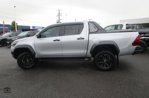 2024 Toyota Hilux Rogue image 8