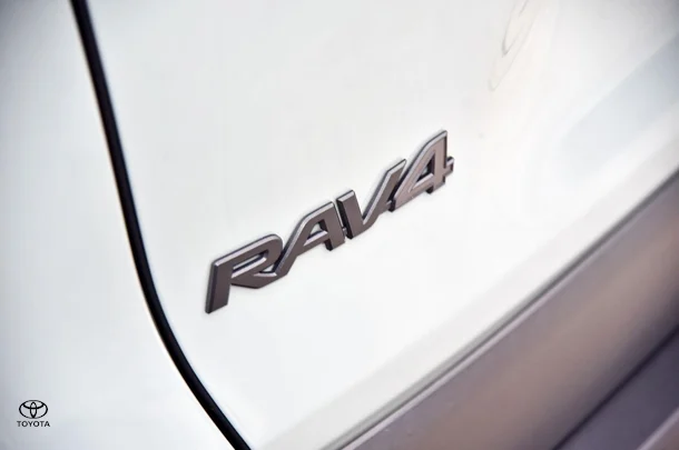 2024 Toyota RAV4 Hybrid Edge AWD image 8