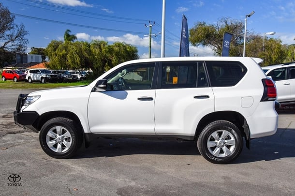 2019 Toyota Prado GX image 4