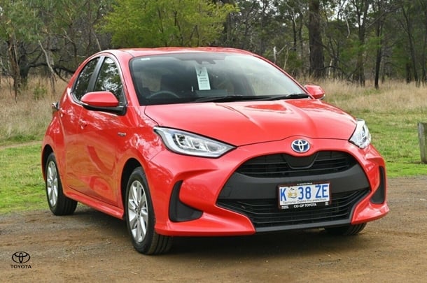 2021 Toyota Yaris HB Hybrid SX image 3