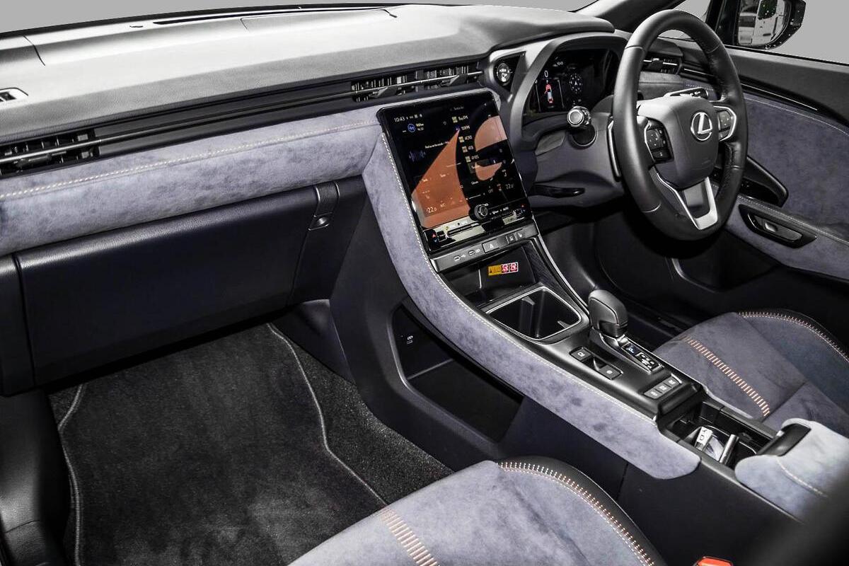 2025 Lexus LBX Sports Luxury Auto 2WD image 7