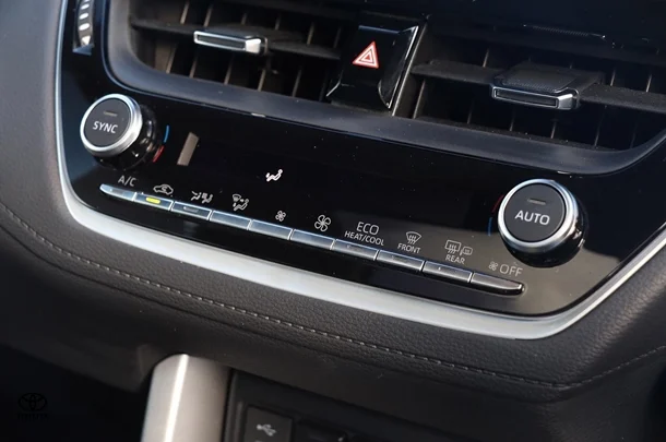 2024 Toyota Corolla Cross Hybrid Atmos AWD image 22