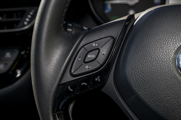 2022 Toyota C-HR Hybrid Koba 2WD image 11