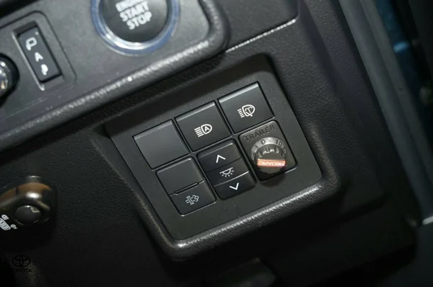 2021 Toyota Prado VX image 17
