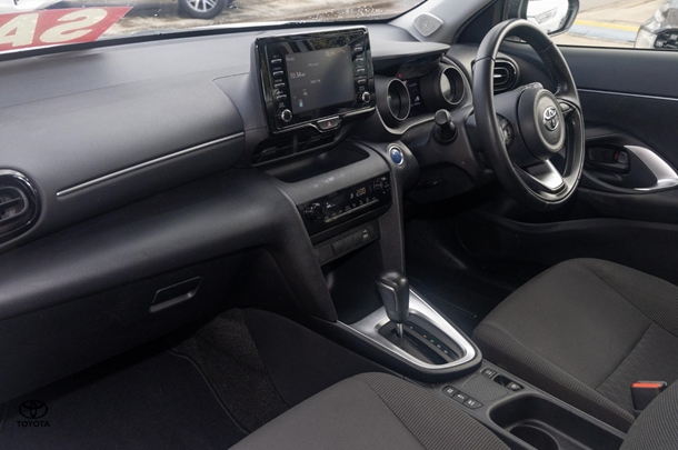 2023 Toyota Yaris Cross Hybrid GX image 8