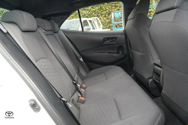 2022 Toyota Corolla Hatch Hybrid Ascent Sport image 7