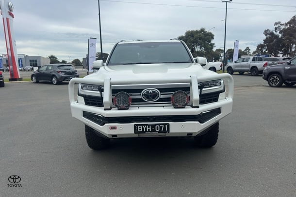 2022 Toyota Landcruiser VX image 2