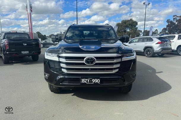 2022 Toyota Landcruiser Sahara image 2