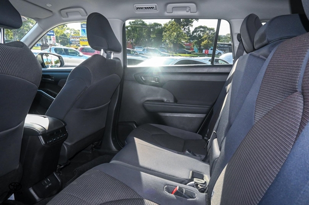 2022 Toyota KLUGER HYBRID GX AWD image 9
