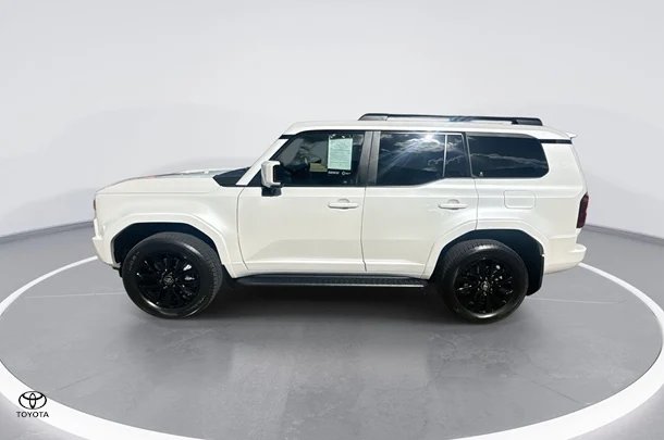2024 Toyota Prado VX image 5