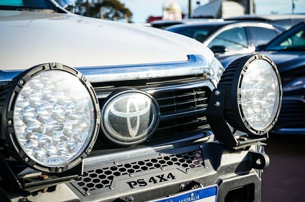 2021 Toyota Hilux 4x4 SR5 image 3