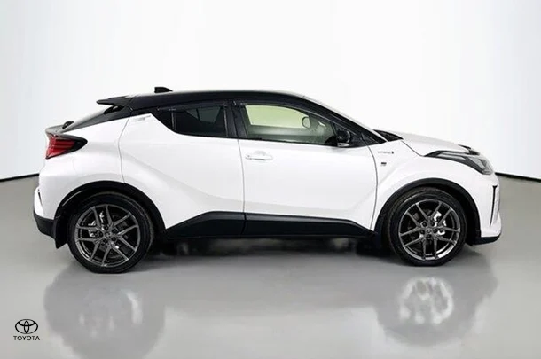 2022 Toyota C-HR Hybrid GR-S image 11