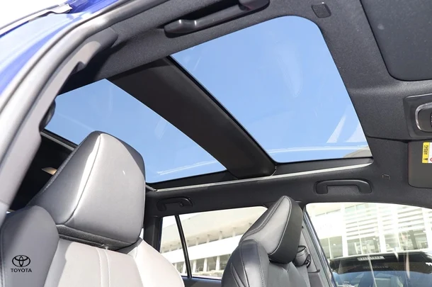 2024 Toyota Corolla Cross Hybrid Atmos AWD image 4