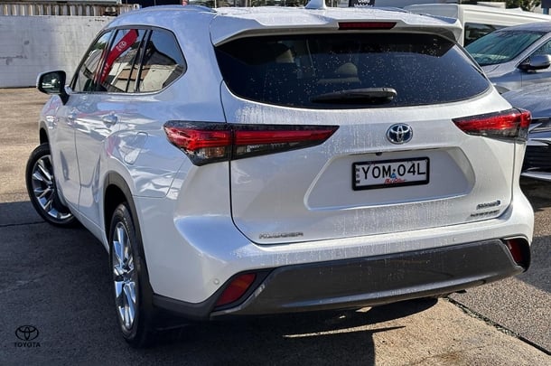 2023 Toyota Kluger Hybrid AWD GRANDE image 2