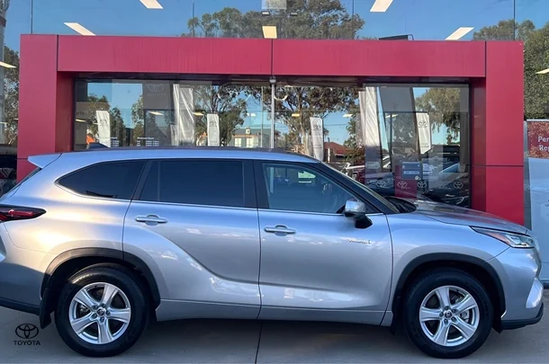 2024 Toyota Kluger GX image 1