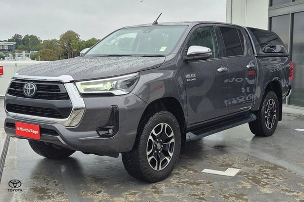 2021 Toyota Hilux SR5 image 5