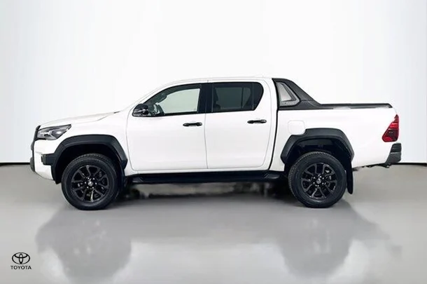 2023 Toyota Hilux Rogue image 5