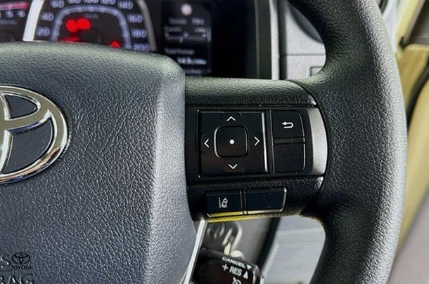 2024 Toyota LANDCRUISER MILITARY GXL image 16
