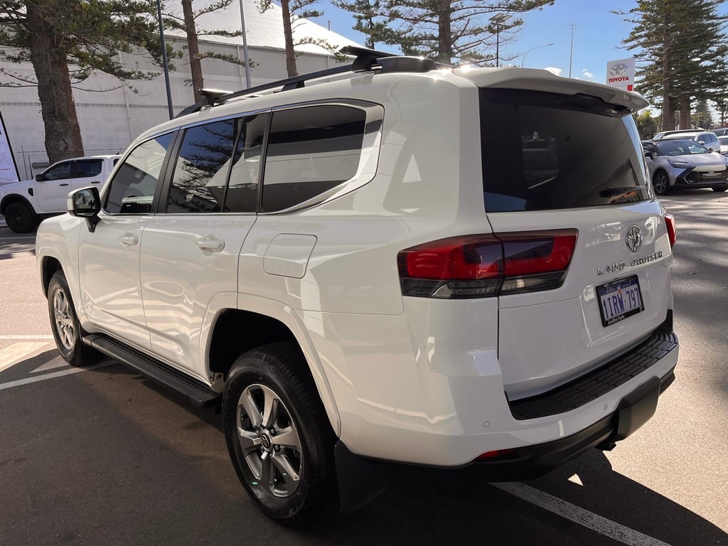 2021 Toyota Landcruiser VX image 5