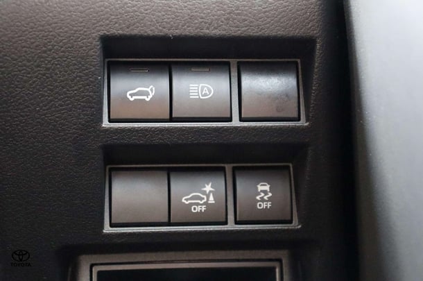 2022 Toyota Landcruiser VX image 32