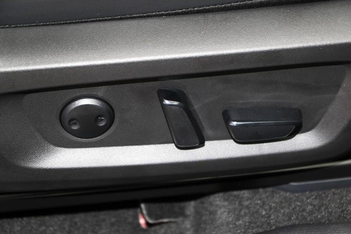 2024 Mitsubishi Outlander PHEV Exceed ZM Auto AWD MY24 image 17