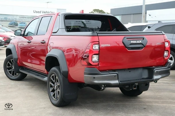 2023 Toyota Hilux 4x4 Rogue image 3