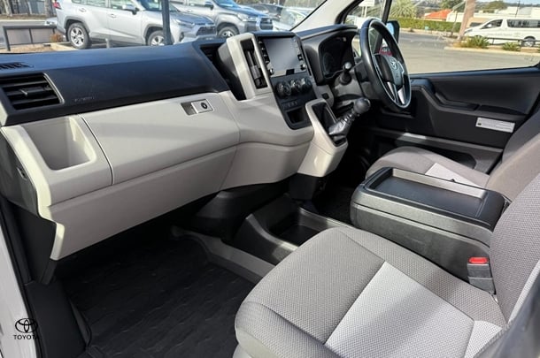 2021 Toyota Hiace LWB image 11