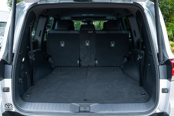 2023 TOYOTA Landcruiser Sahara image 28