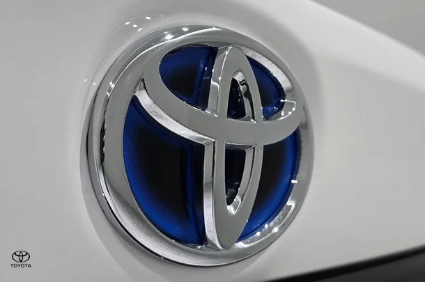 2024 Toyota COROLLA SEDAN HYBRID Ascent Sport image 8