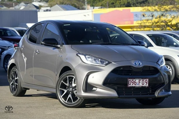 2022 Toyota Yaris Hybrid ZR image 1