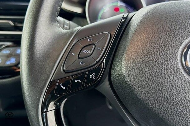 2022 Toyota C-HR Hybrid Koba 2WD image 18