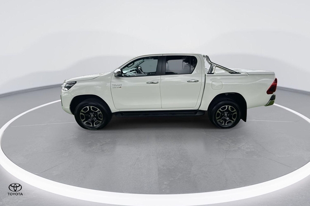 2023 Toyota Hilux SR5 image 5
