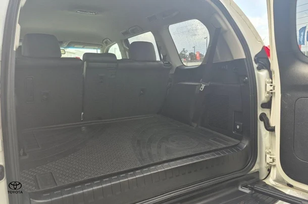 2017 Toyota Prado VX image 9