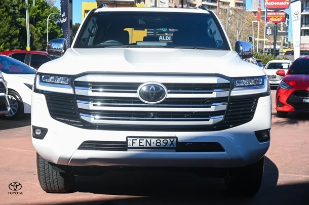 2023 TOYOTA Landcruiser Sahara image 4