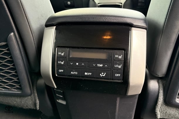 2021 Toyota Prado VX image 16