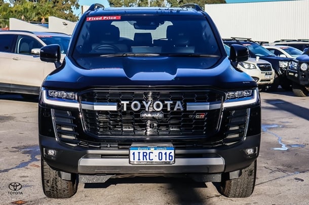 2023 Toyota Landcruiser GR-S image 4