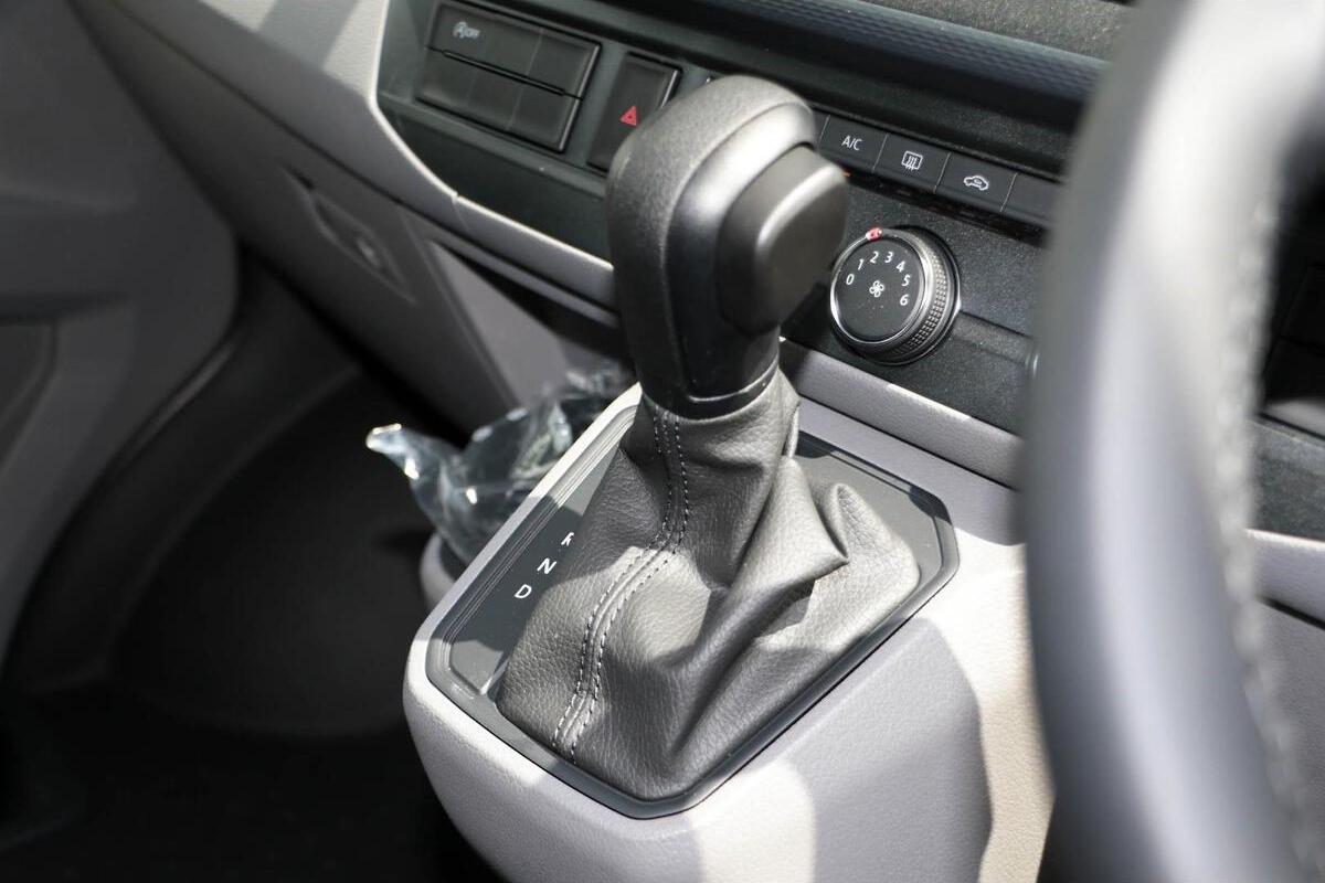 2024 Volkswagen Transporter TDI340 T6.1 SWB Auto MY24 image 17