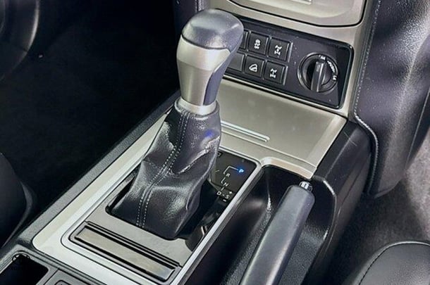 2022 Toyota Prado GXL image 16