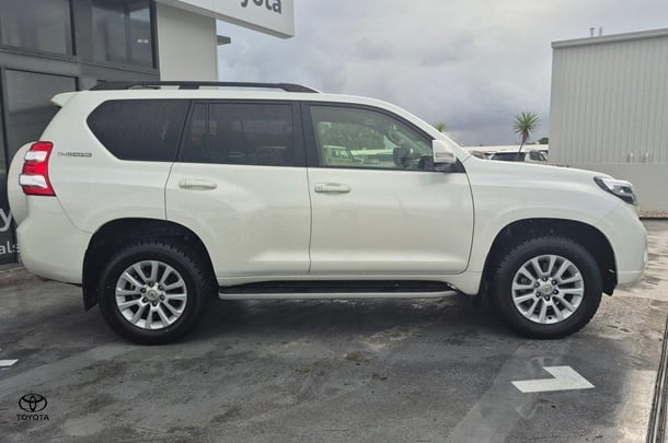 2017 Toyota Prado VX image 11