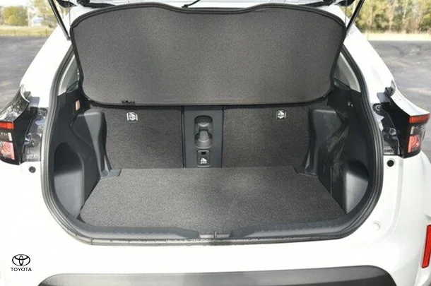 2024 Toyota Yaris Cross Hybrid GX image 4