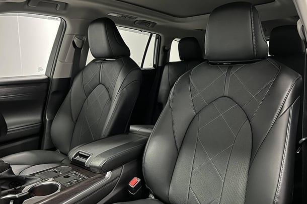 2024 Toyota Kluger Hybrid AWD GRANDE image 16