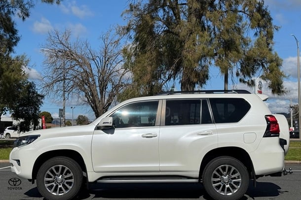 2019 Toyota LANDCRUISER PRADO VX image 4