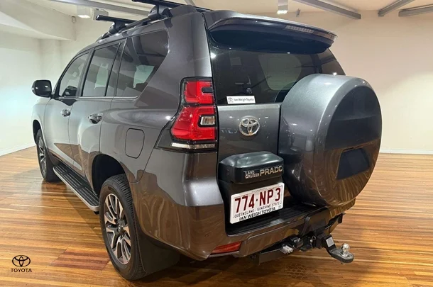 2022 Toyota Prado VX image 2