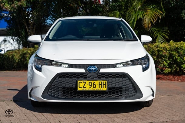 2020 TOYOTA Corolla Sedan Hybrid Ascent Sport image 4