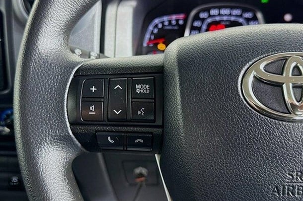 2023 Toyota LANDCRUISER MILITARY GXL image 17