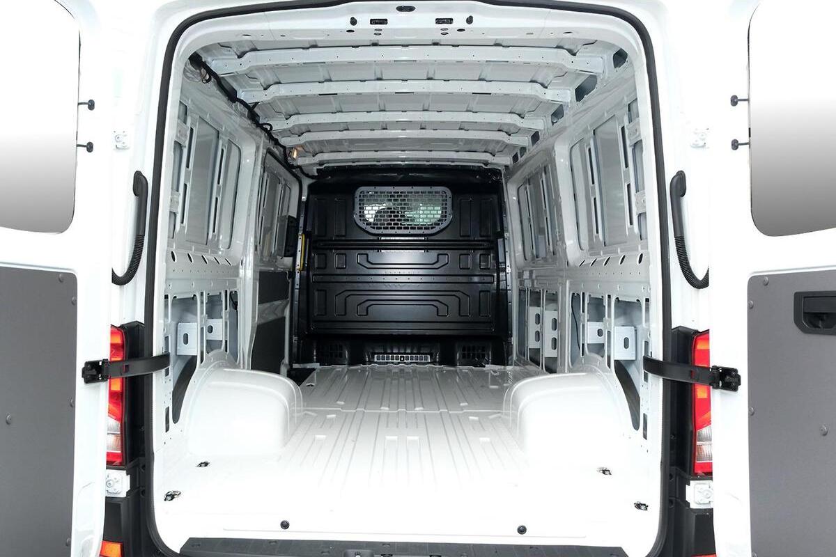 2024 Volkswagen Crafter 50 TDI410 SY1 Medium Wheelbase Auto MY24 image 8