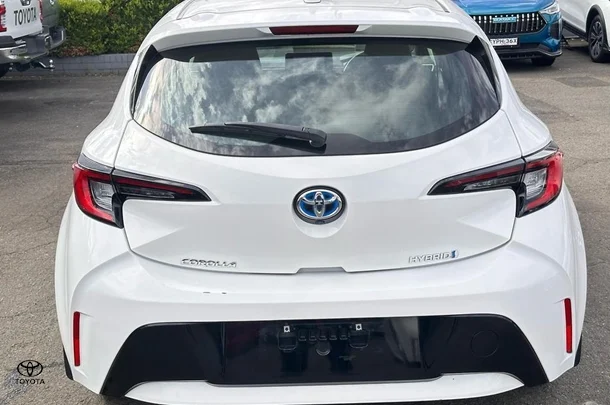2022 Toyota Corolla Hatch Hybrid Ascent Sport image 5