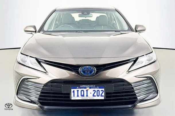 2023 Toyota Camry Hybrid Ascent image 2