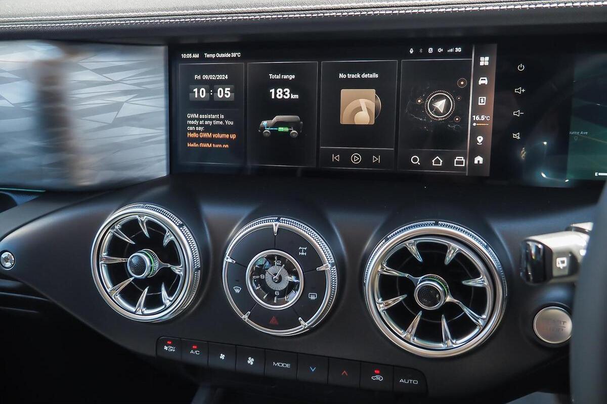 2025 GWM Tank 300 Lux Hybrid Auto 4x4 image 11